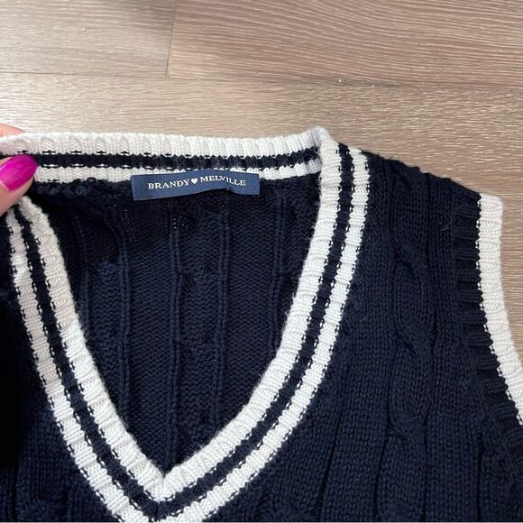 Brandy Melville Navy V Neck Knit Sweater Vest St. George London S/M - Picture 4 of 8
